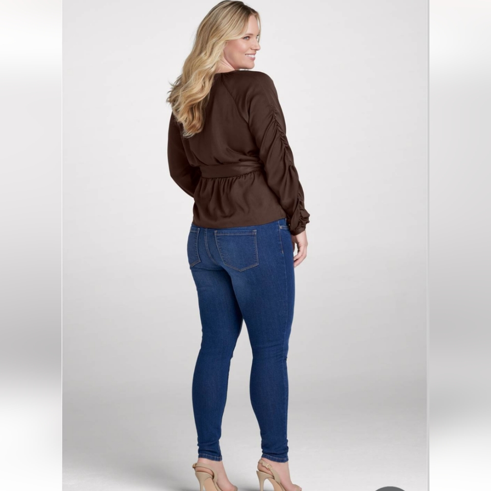 VENUS V- Neck Belted Top - Picture 3 of 7